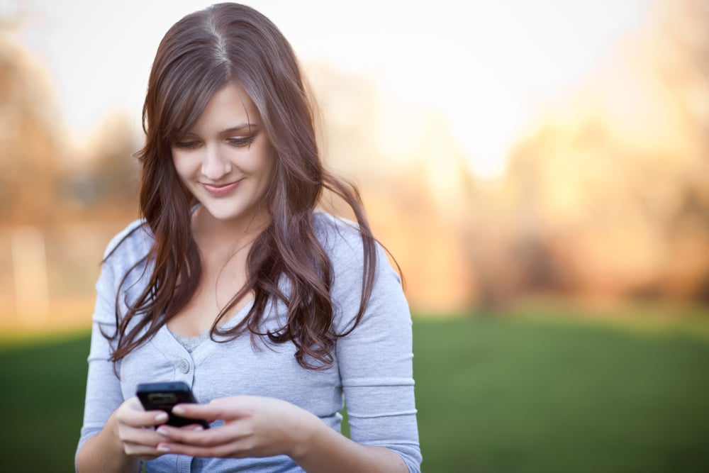 woman with addictive personality who is hyper focused on screen time